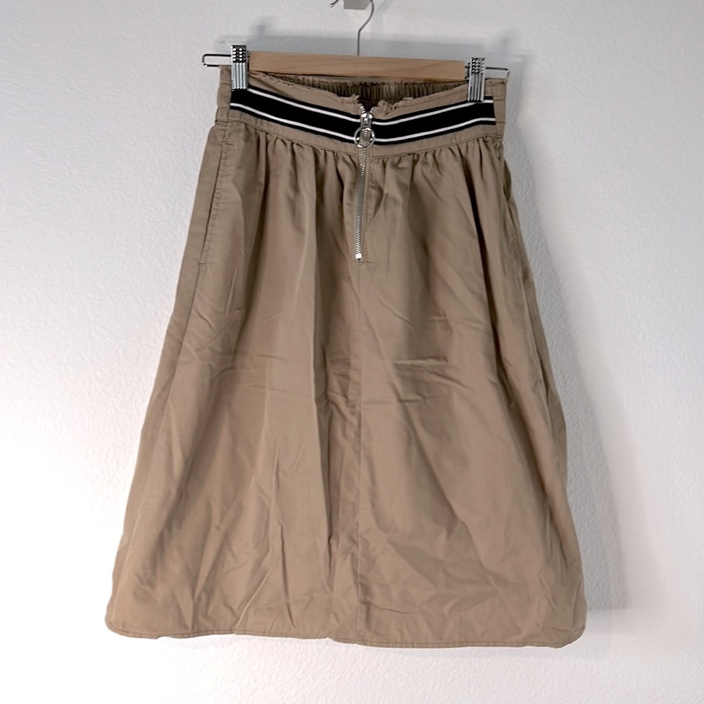 NWT tan Zara cargo skirt with elastic waist size xs